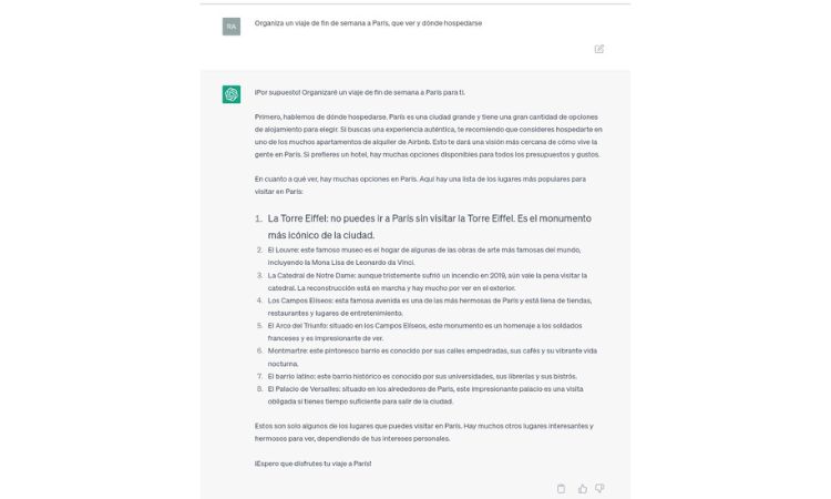 Interfaz ChatGPT que ofrece un itinerario de viaje para un fin de semana en París