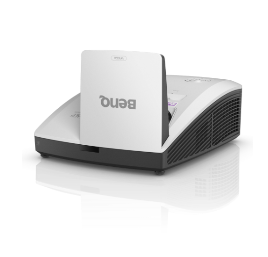 BenQ contribuyó con un proyector interactivo de alcance ultracorto (modelo MW855UST+), especialmente diseñado para entornos educativos.