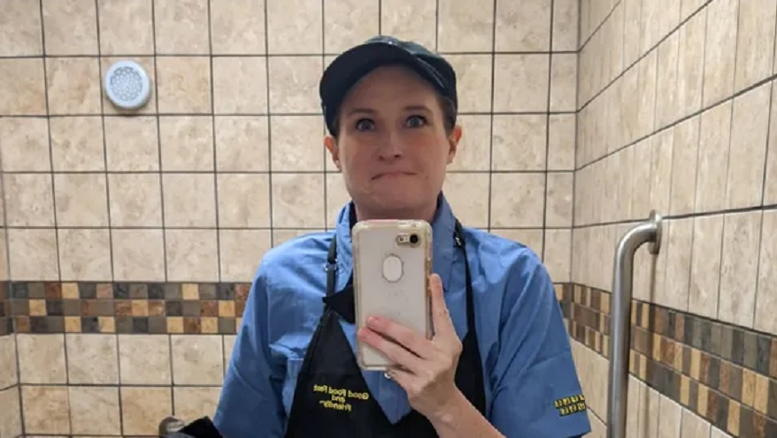 Amanda Claypool finalmente consiguió un trabajo en Waffle House