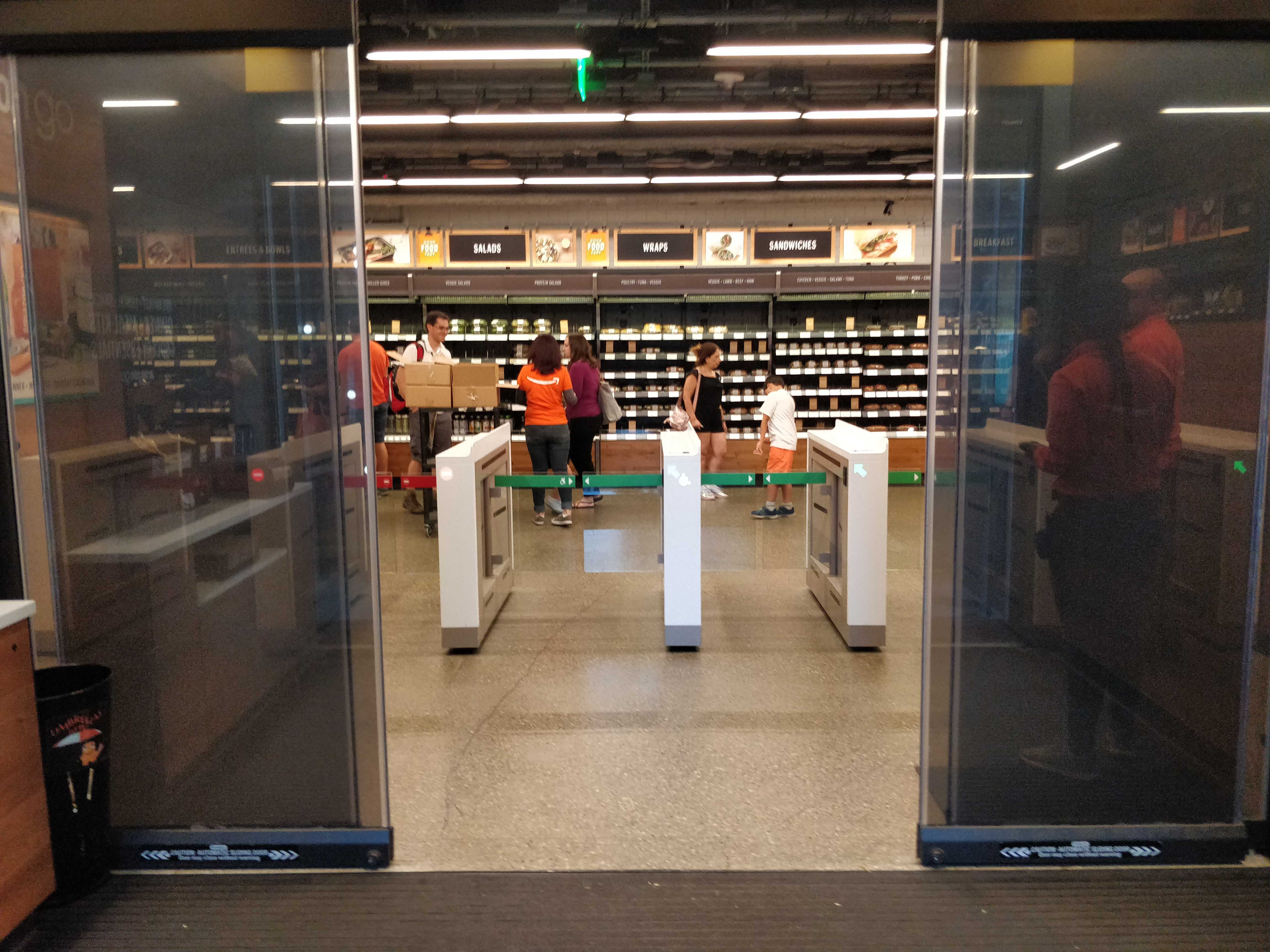 Amazon informó que cerró varias de sus unidades minoristas Amazon Go, las tiendas físicas de la marca sin cajeros