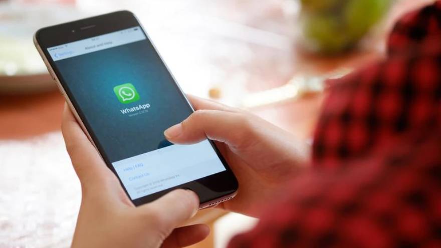 WhatsApp Plus permite mantener la privacidad, sin tener que borrar la del otro usuario con el que interactuamos