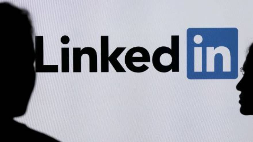 Cada vez más anuncios en LinkedIn piden conocimientos sobre IA y ChatGPT